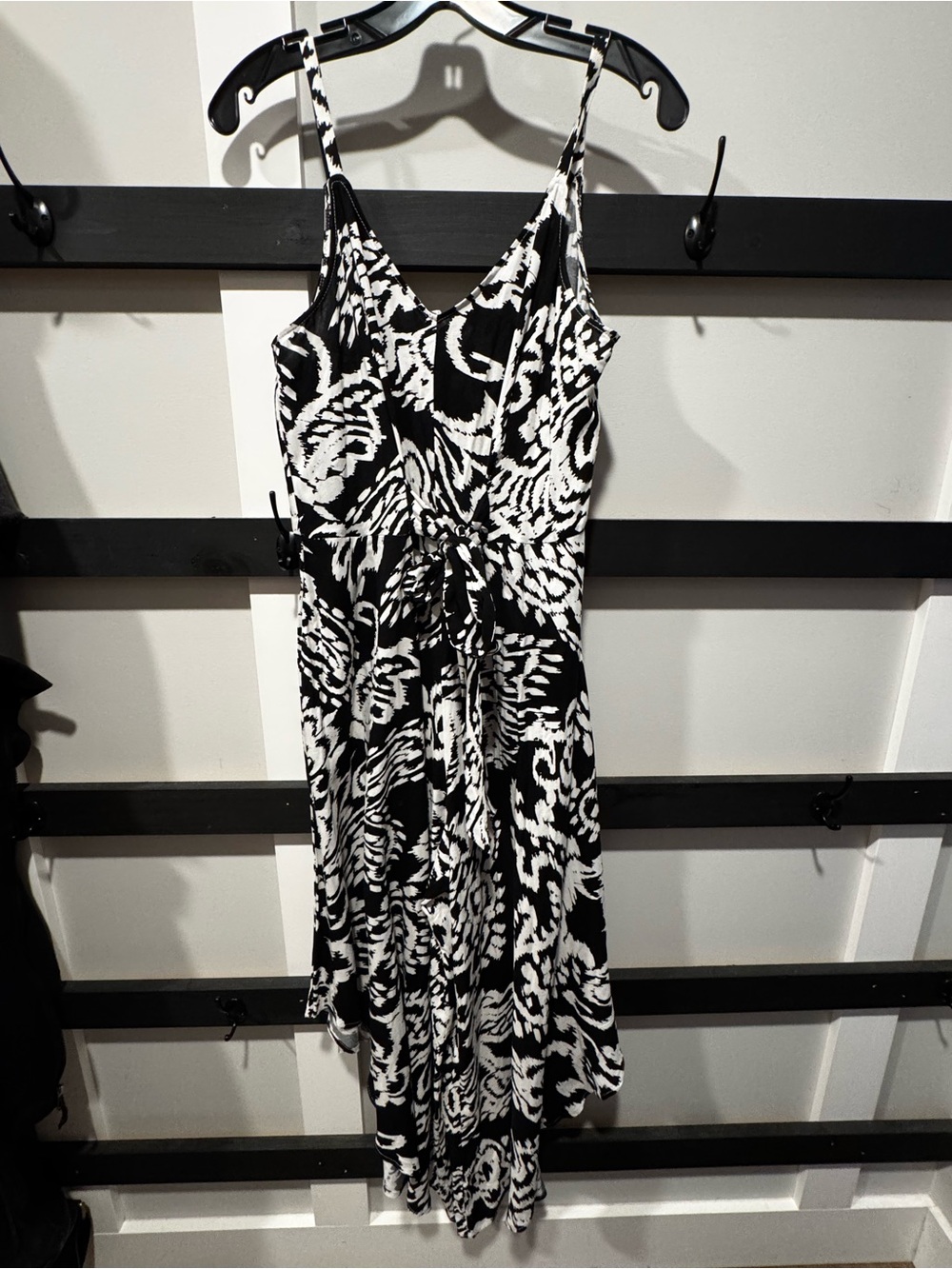 1 STATE Black & White Abstract tapered leg jumpsuit. - Picture 2 of 15